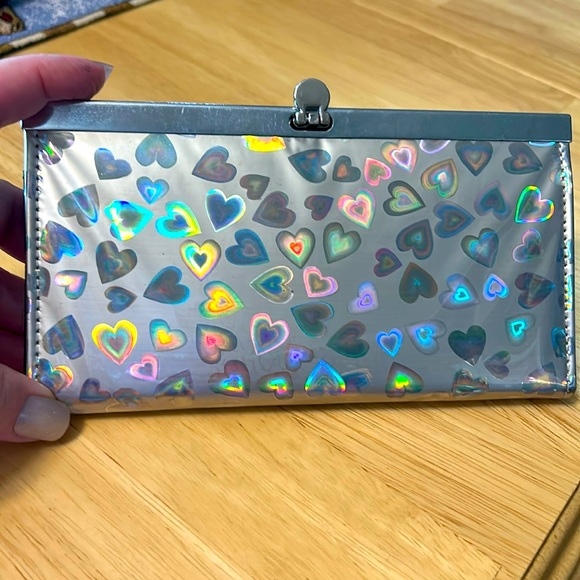 Holographic Heart Wallet - Picture 1 of 3